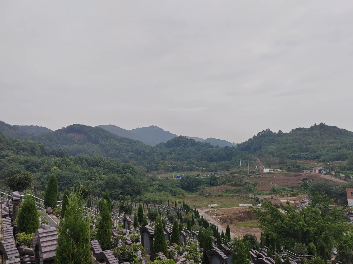 重庆龙居山陵园：便民殡葬